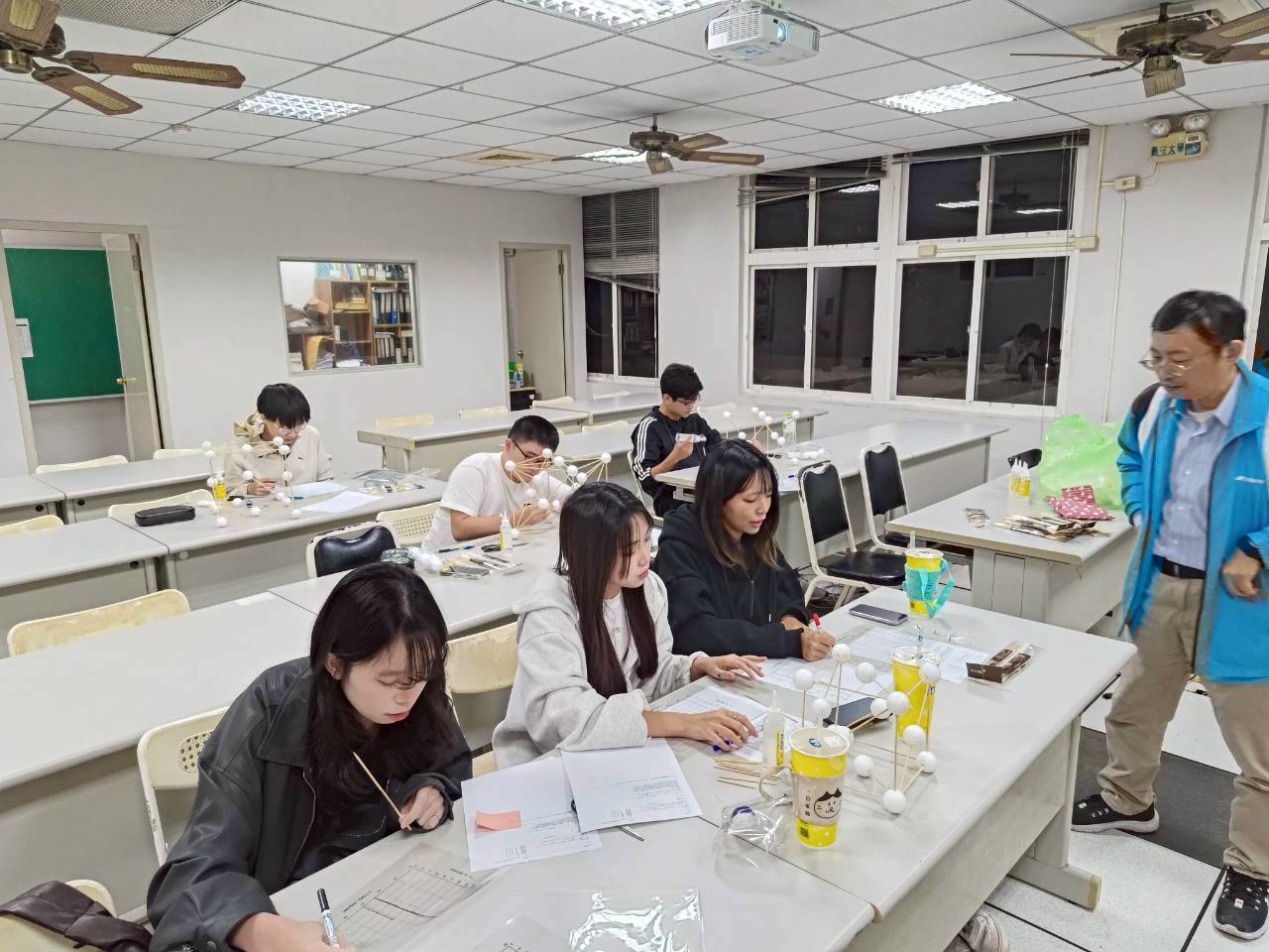 主題名稱：以 5-10 字為原則。